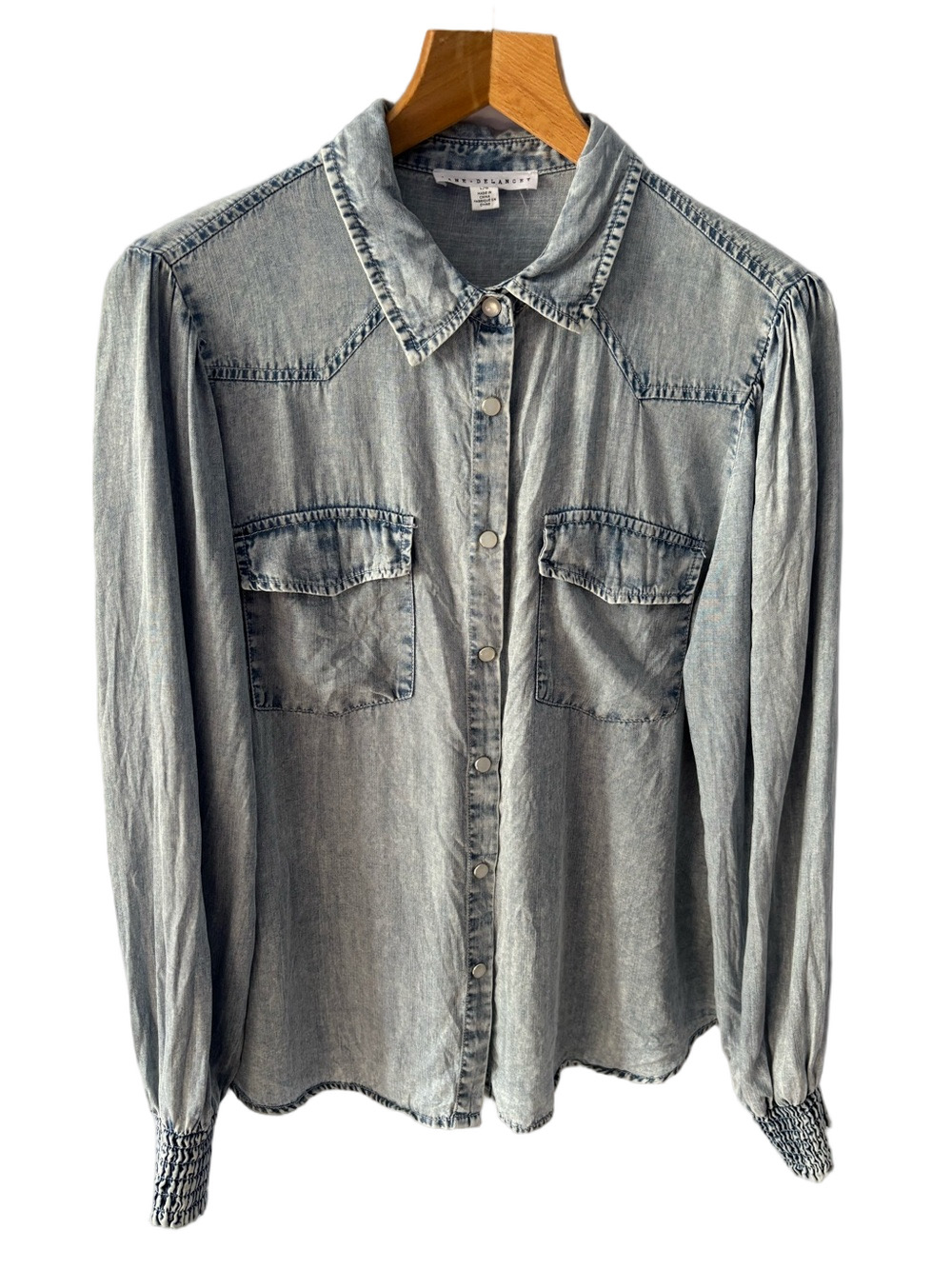 Jane & Delancey Light Wash Denim Western Button-Up Shirt L Pearl Snap Buttons
